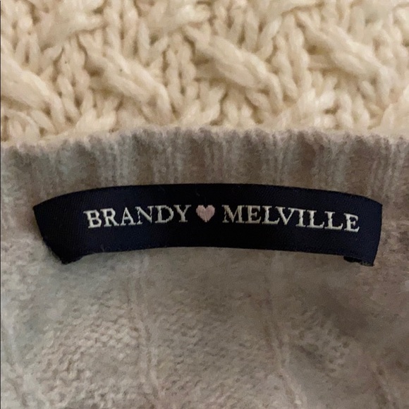 Brandy Melville sweater - Picture 4 of 4